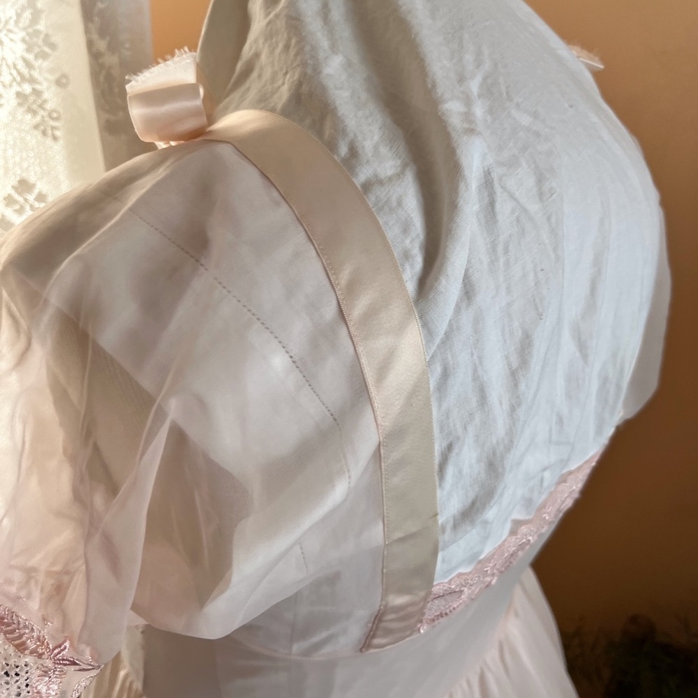 Elegant Vintage Petal Pink Lace Nightgown - Picture 7 of 14